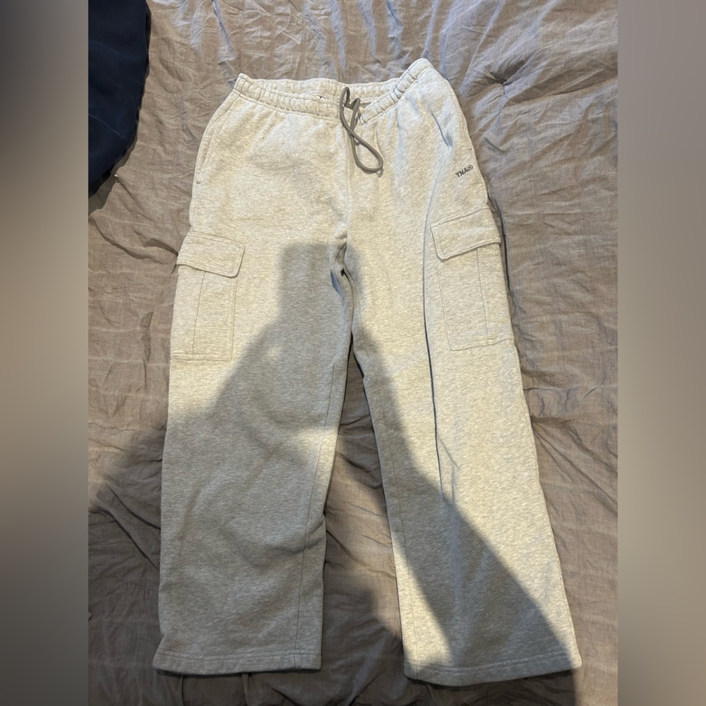 Aritzia ( TNA) cargo sweatpants size L- cozy fleece mega fit